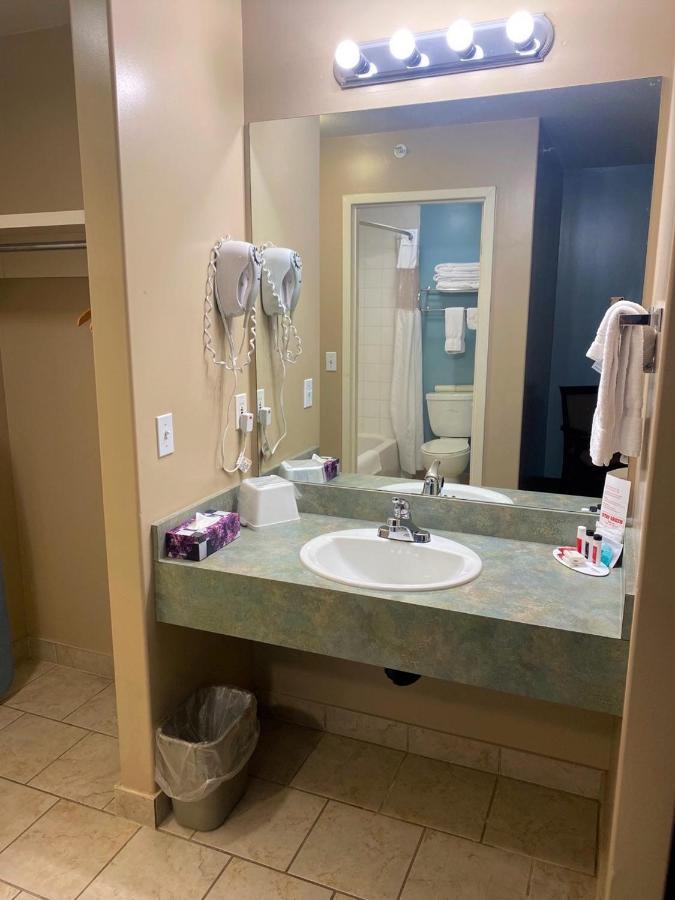 Super 8 By Wyndham Edmonton South Ξενοδοχείο Εξωτερικό φωτογραφία
