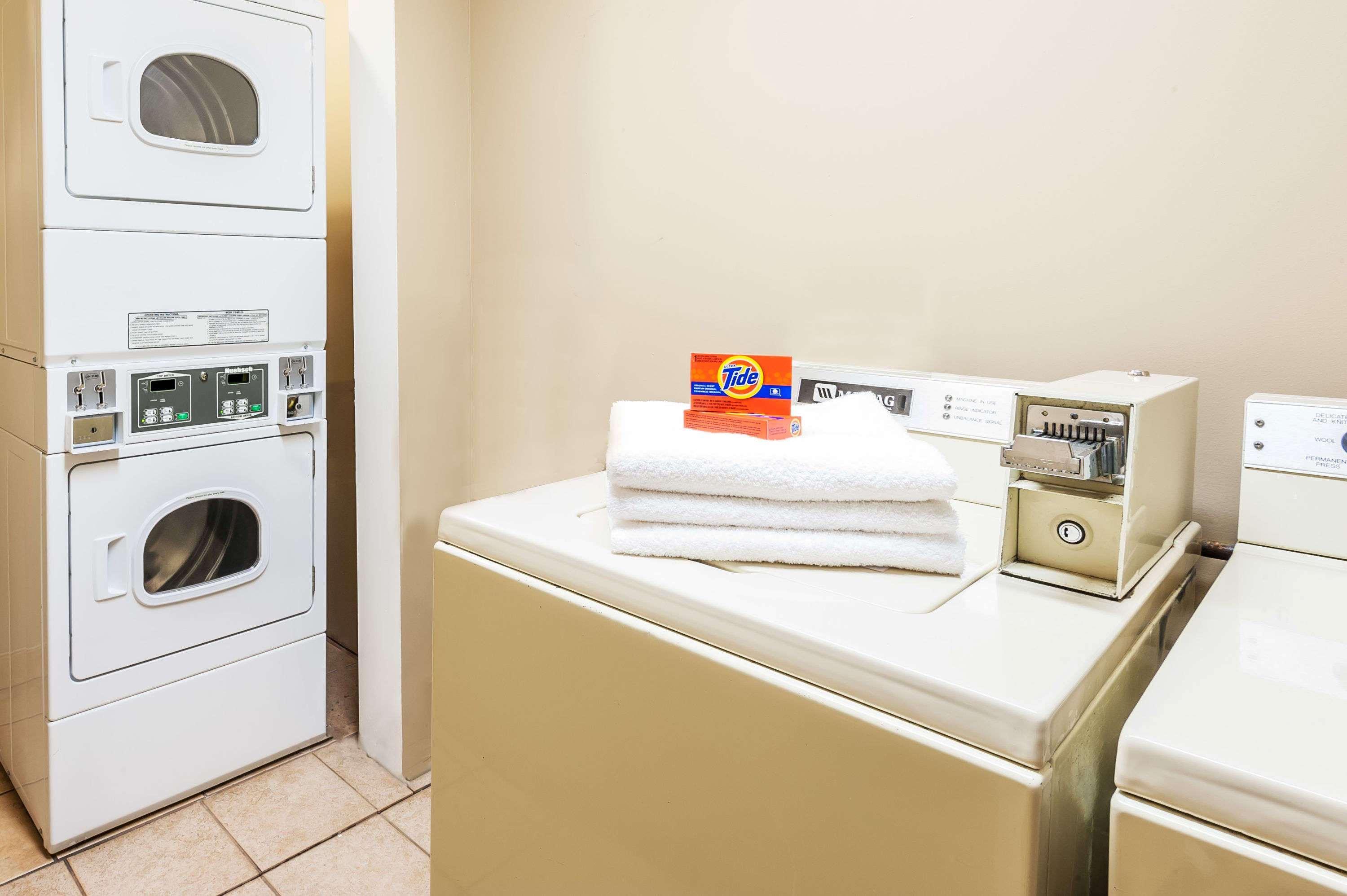 Super 8 By Wyndham Edmonton South Ξενοδοχείο Εξωτερικό φωτογραφία